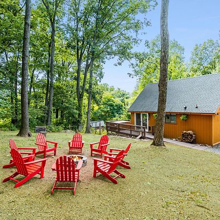 Quaint Loft Cabin W Hot Tub, Firepit, Deck & Grill Hedgesville Kültér fotó