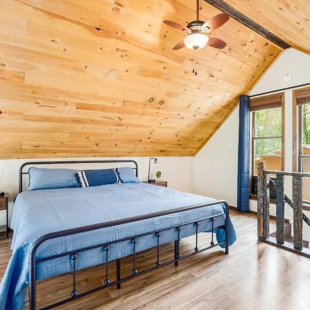 Quaint Loft Cabin W Hot Tub, Firepit, Deck & Grill Hedgesville Kültér fotó