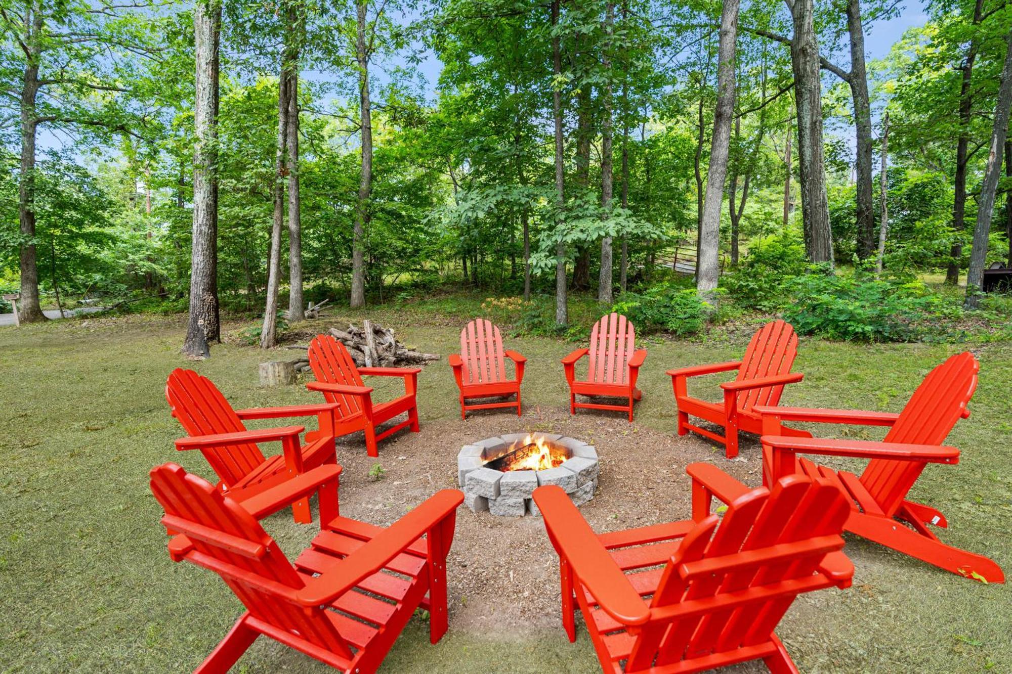 Quaint Loft Cabin W Hot Tub, Firepit, Deck & Grill Hedgesville Kültér fotó